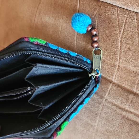 NEW Embroidered Boho Wallet Organizer Zip Around Card Holder Multicolor Flowers - Picture 8 of 9